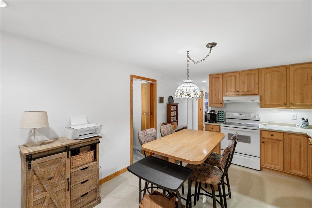 33 Stanford Road Nashua, NH 03064 - Photo 7 of 37 Gallery Image 7