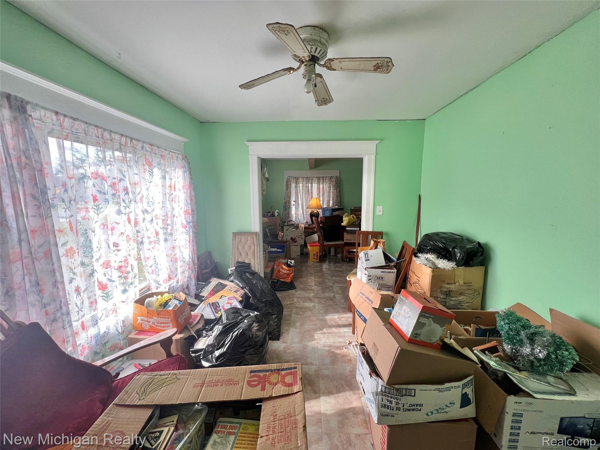 13477 Fenton Road Fenton, MI 48430 - Photo 7 of 27 A83464D9-A463-4391-8255-514555F9EA3E.jpeg