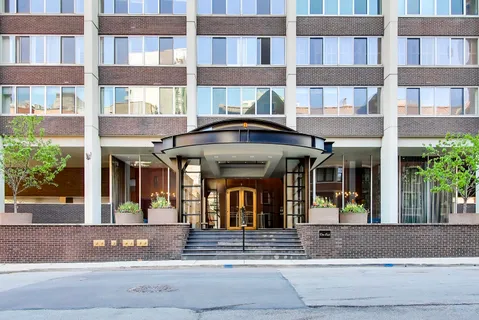$1,350,000 | 1 East Schiller Street, Unit PHW, Chicago, IL 60610