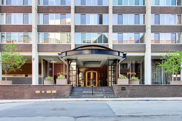$1,350,000 | 1 East Schiller Street, Unit PHW, Chicago, IL 60610
