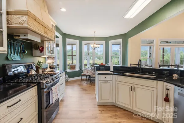 $599,900 | 30 Linn Garden Lane, Swannanoa, NC 28778