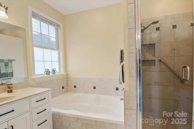 $599,900 | 30 Linn Garden Lane, Swannanoa, NC 28778