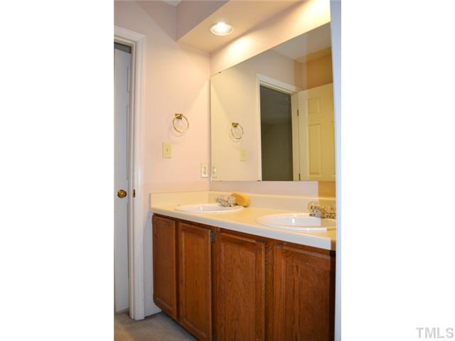 5616 Split Oak Way Raleigh, NC 27609 - Photo 16 of 20 Gallery Image 16