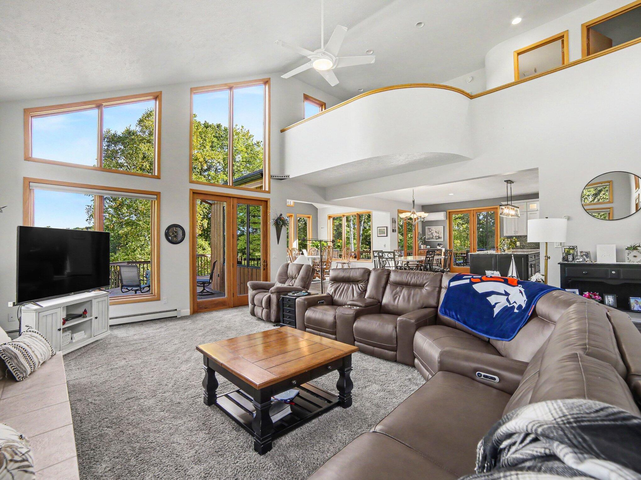 5336 West Riverside Lane Ludington, MI 49431 - Photo 9 of 51 Living