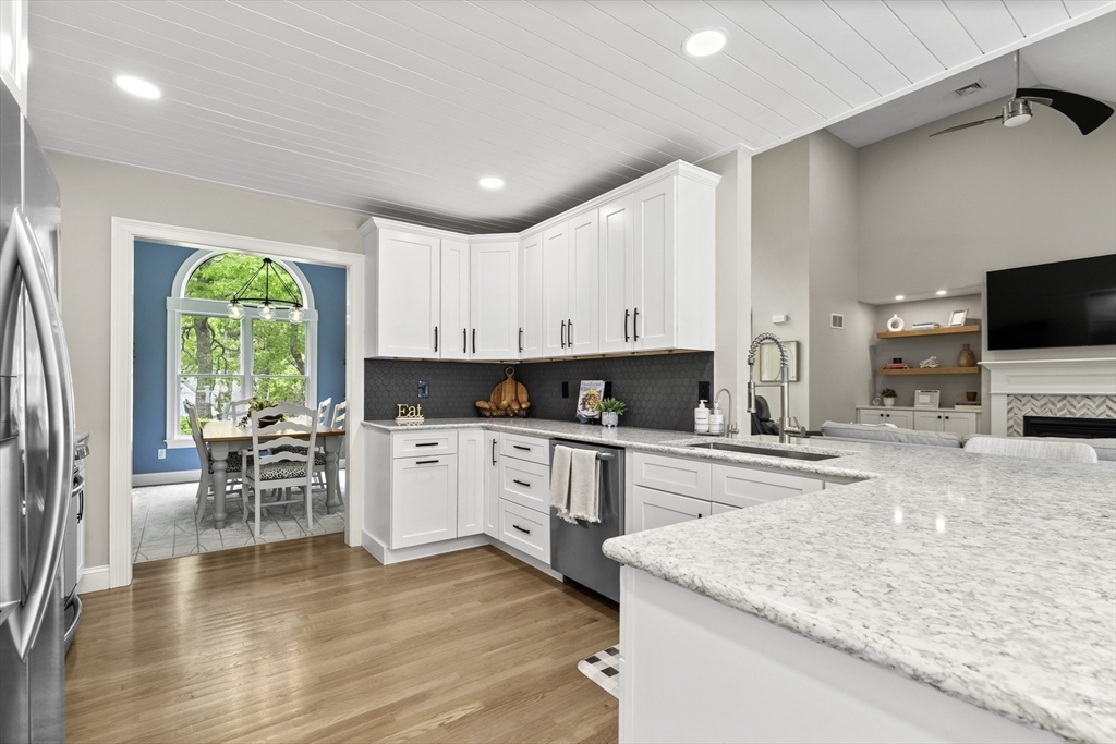 102 Cairn Ridge Road Falmouth, MA 02536 - Photo 7 of 38