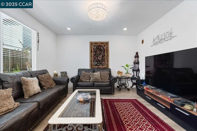 $4,250 | 300 Hideaway Lane, Pittsburg, CA 94565