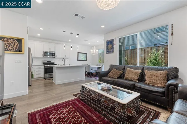 $4,250 | 300 Hideaway Lane, Pittsburg, CA 94565