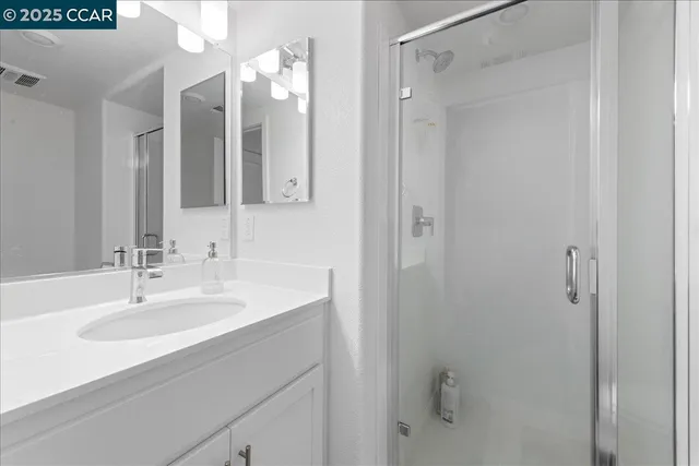 $4,250 | 300 Hideaway Lane, Pittsburg, CA 94565