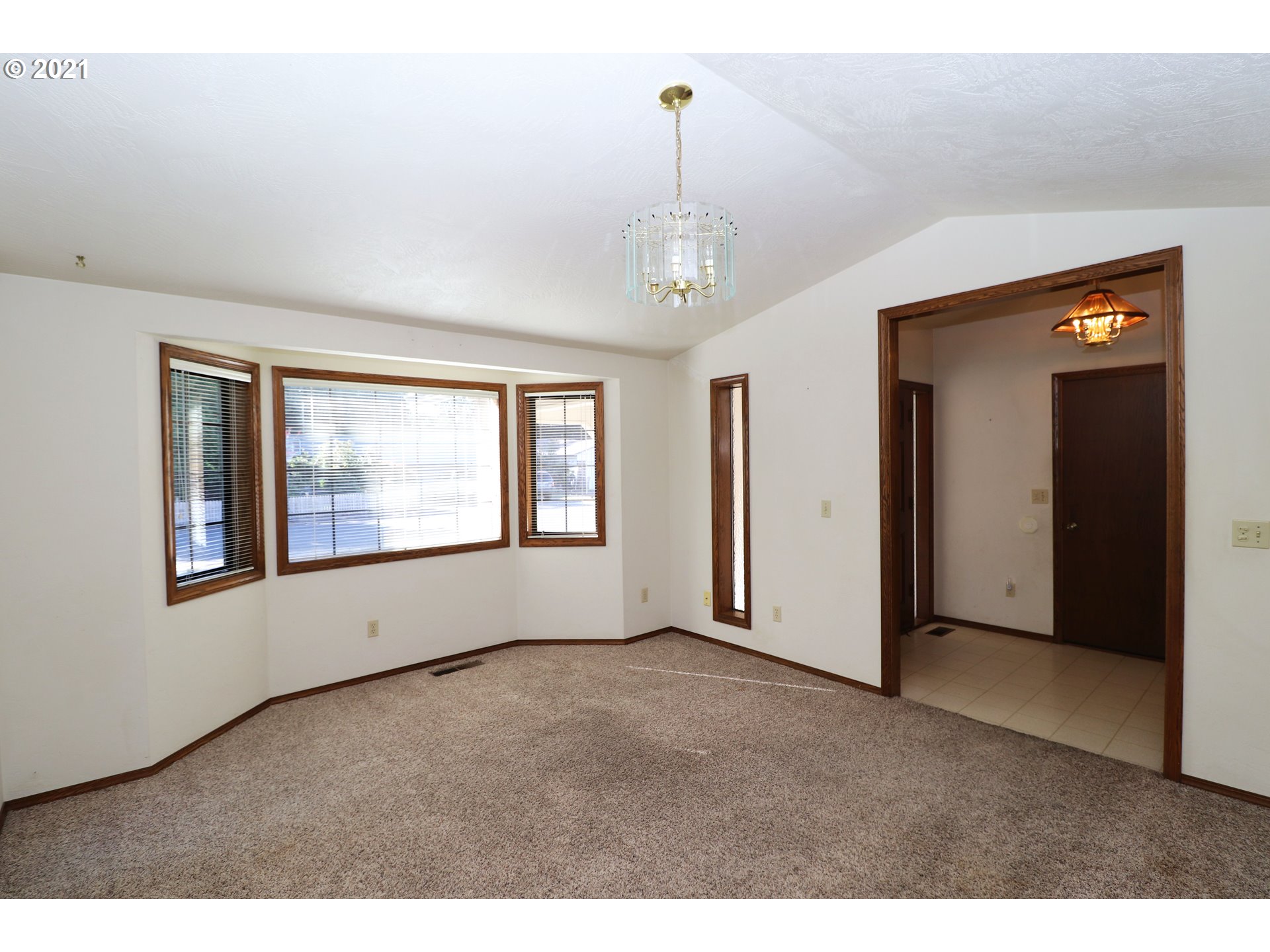 675 Rayner Avenue Springfield, OR 97477 - Photo 14 of 32