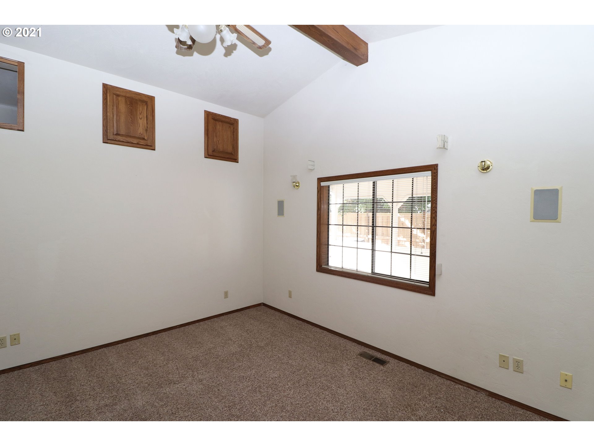 675 Rayner Avenue Springfield, OR 97477 - Photo 15 of 32