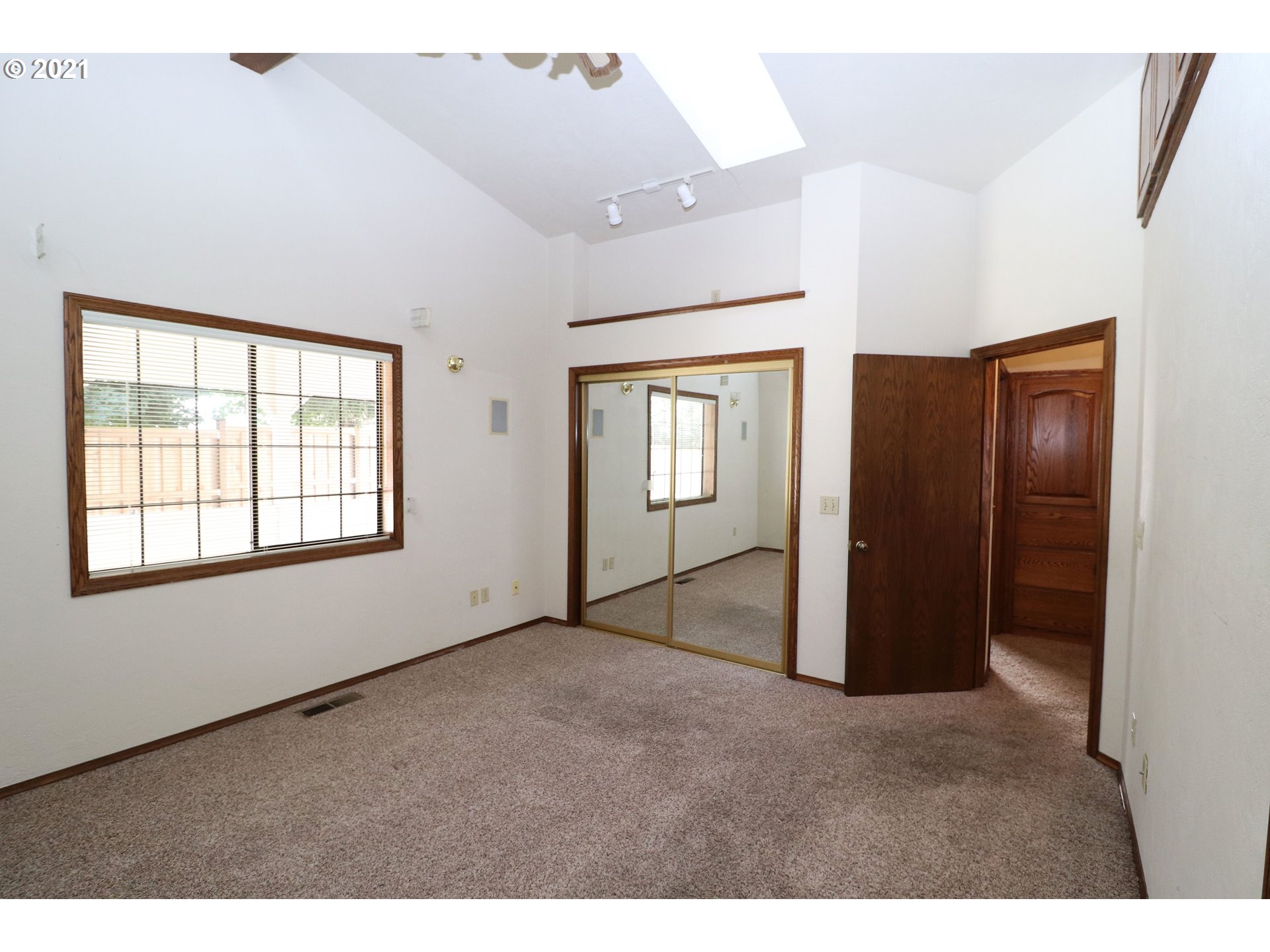 675 Rayner Avenue Springfield, OR 97477 - Photo 16 of 32