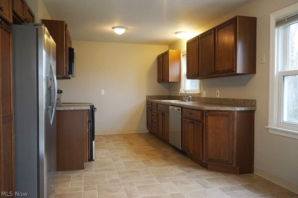 5715 Shawnee Road Cleveland, OH 44124 - Photo 4 of 14