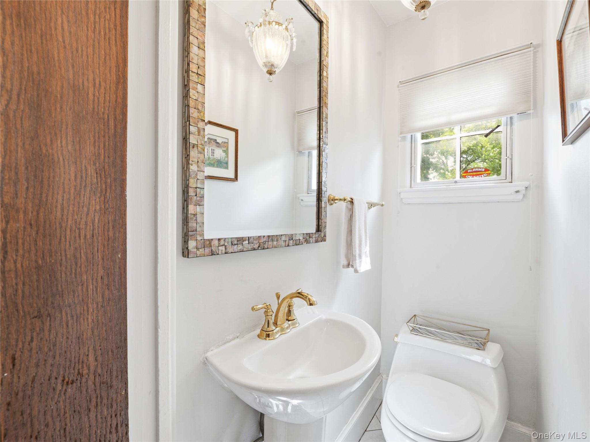 89 Bayview Avenue Great Neck, NY 11021 - Photo 11 of 38 Powder Room