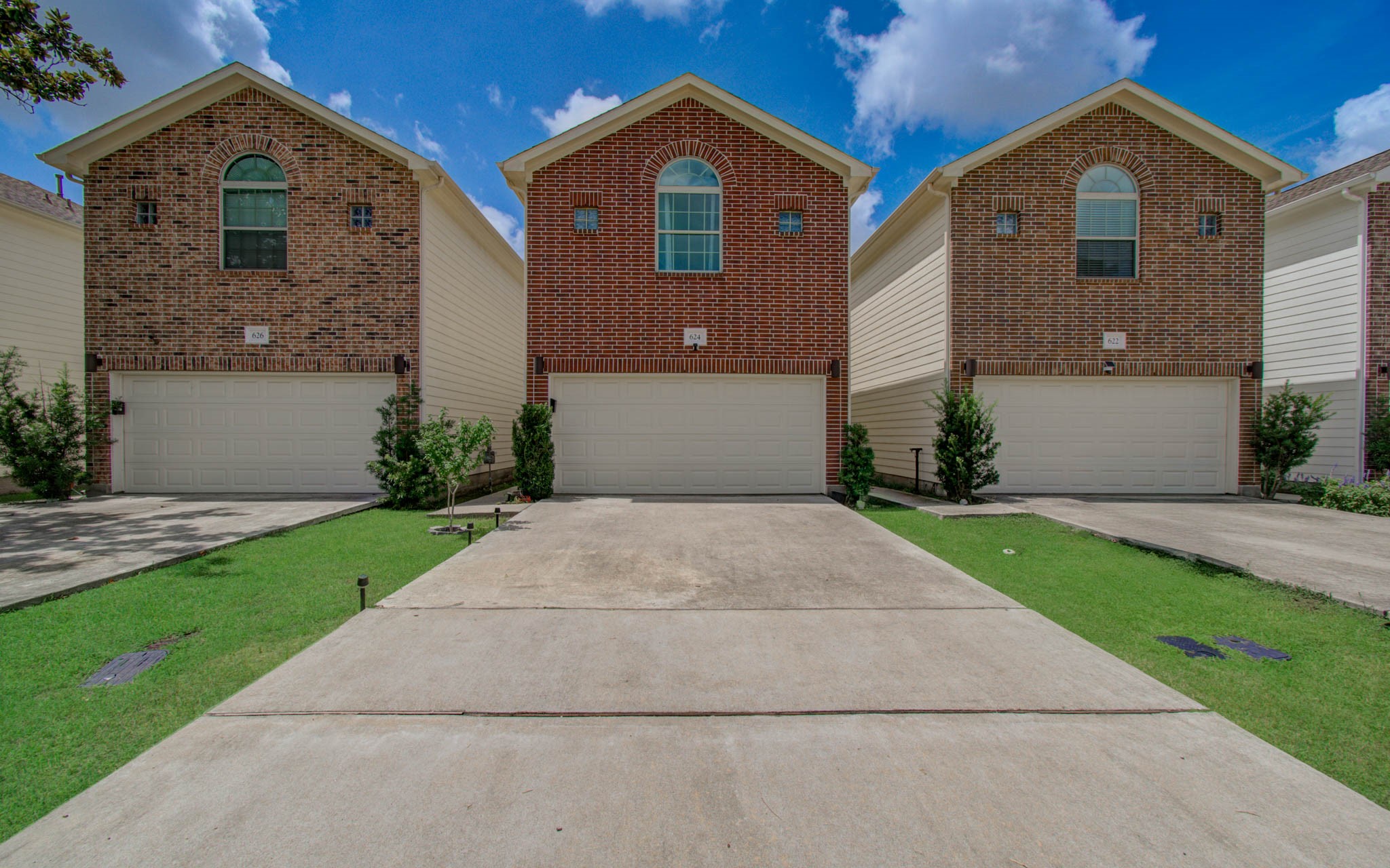 624 East 39th Street Houston, TX 77022 - Photo 4 of 37 a front view of a house with a yard and garage
