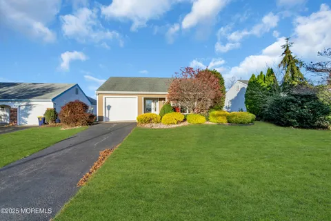 $325,000 | 2 Weybridge Place, Manchester Township, NJ 08759