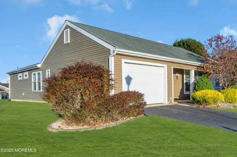 $325,000 | 2 Weybridge Place, Manchester Township, NJ 08759