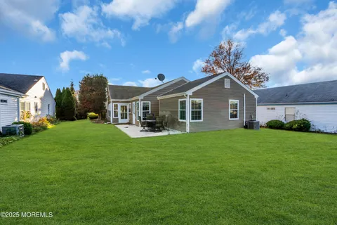 $325,000 | 2 Weybridge Place, Manchester Township, NJ 08759