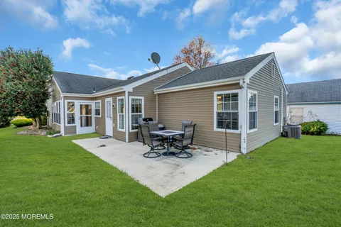 $325,000 | 2 Weybridge Place, Manchester Township, NJ 08759