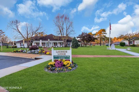 $325,000 | 2 Weybridge Place, Manchester Township, NJ 08759