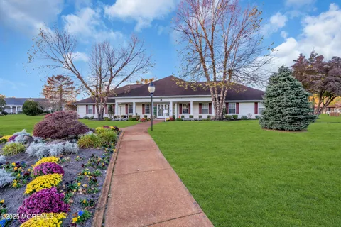 $325,000 | 2 Weybridge Place, Manchester Township, NJ 08759