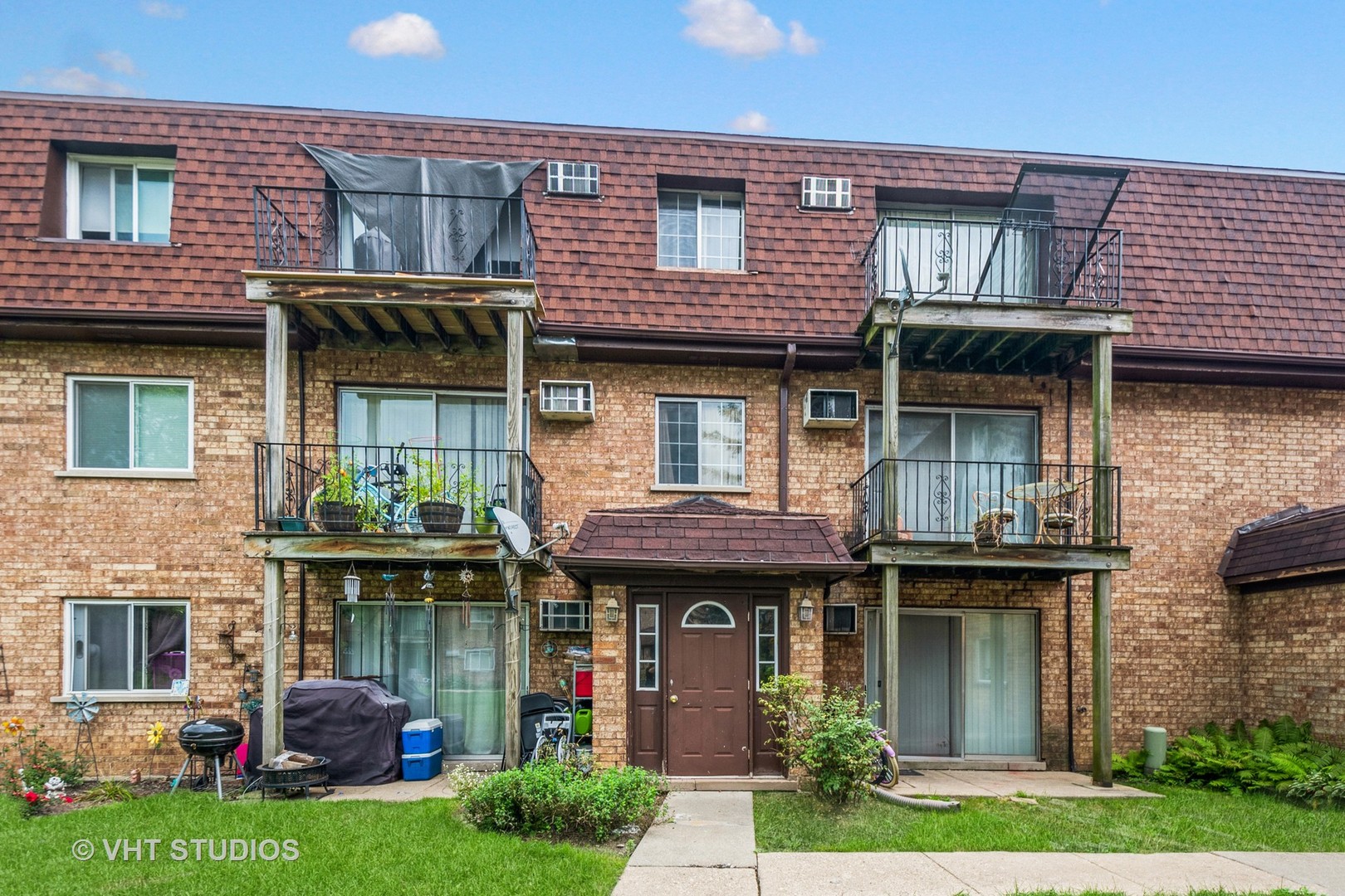 115 East Dundee Road, Unit 1S Wheeling, IL 60090 - Photo 2 of 9 a front view of a house with garden