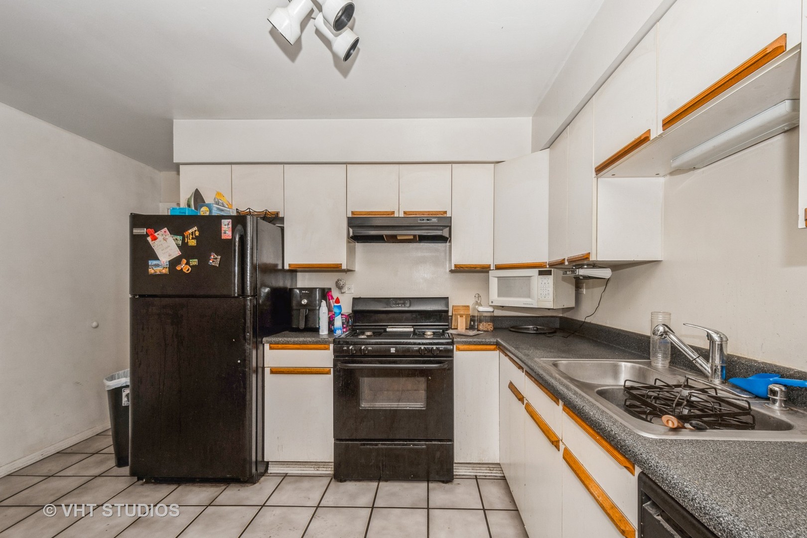 115 East Dundee Road, Unit 1S Wheeling, IL 60090 - Photo 4 of 9 a kitchen with a stove and a refrigerator