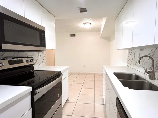 $2,550 | 8911 Southwest 123rd Court, Unit 101, Miami, FL 33186