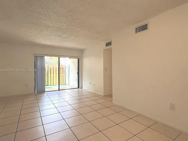 $2,550 | 8911 Southwest 123rd Court, Unit 101, Miami, FL 33186