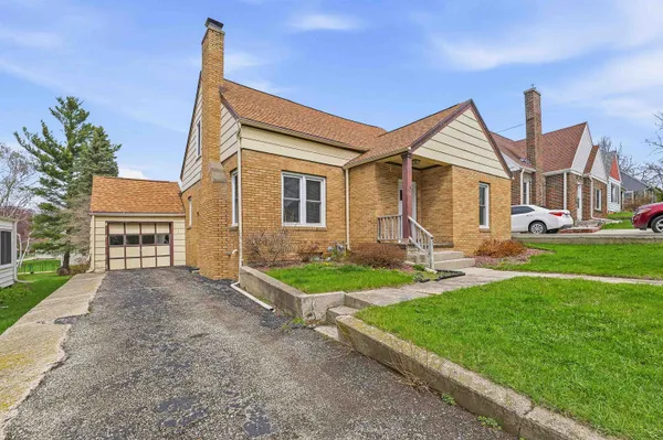 $215,000 | 612 West Mackie Street, Beaver Dam, WI 53916