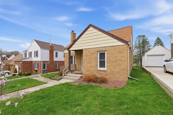 $215,000 | 612 West Mackie Street, Beaver Dam, WI 53916