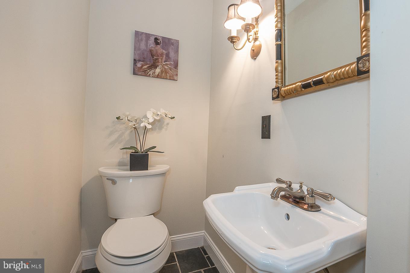 21 Henley Road Wynnewood, PA 19096 - Photo 15 of 36 Powder Room