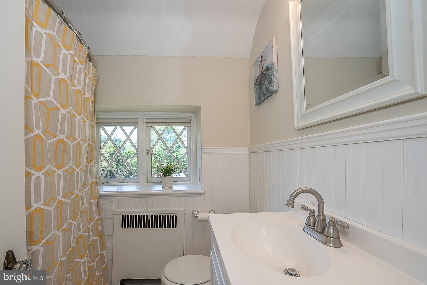 21 Henley Road Wynnewood, PA 19096 - Photo 22 of 36 Full Hall Bathroom #2