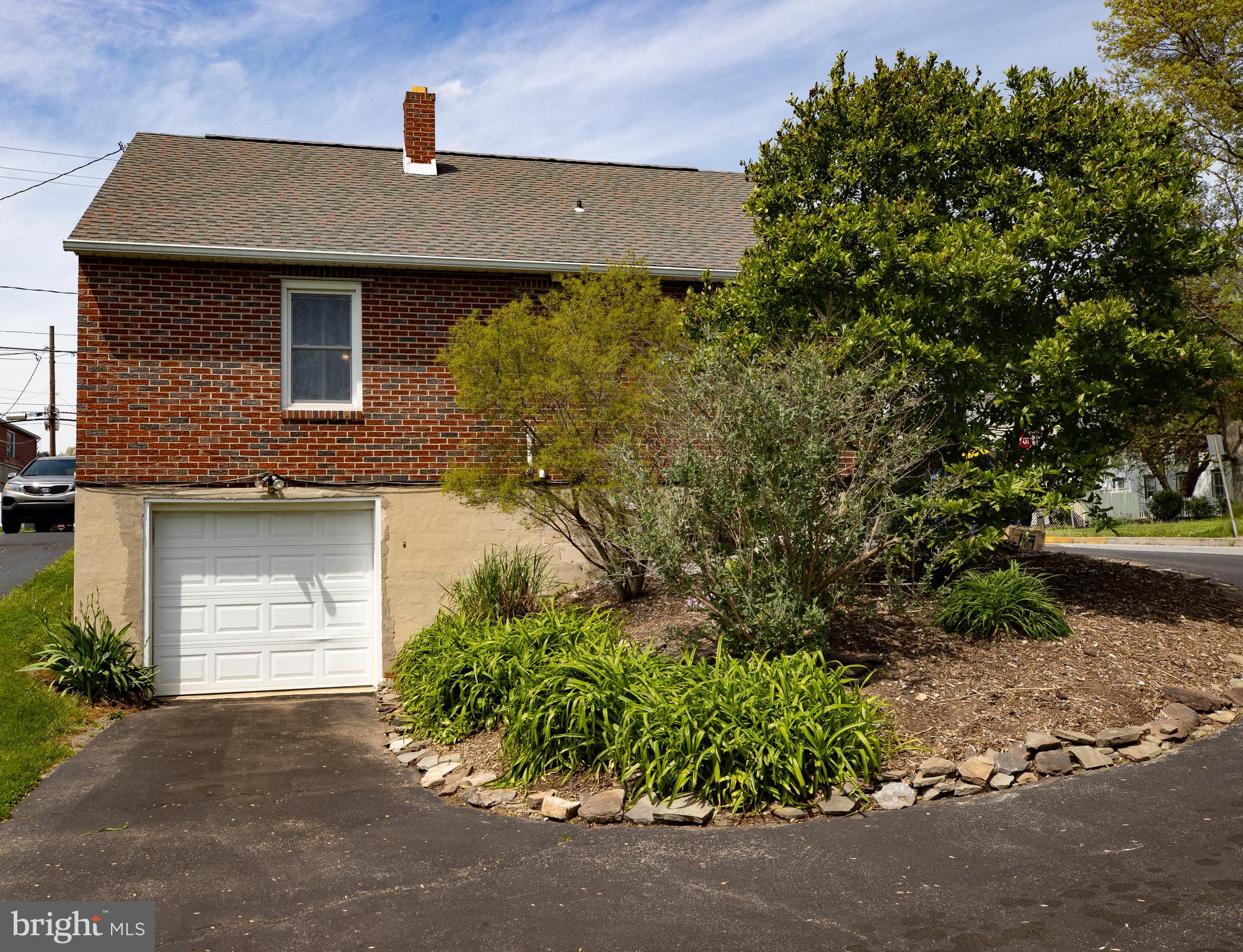 211 Maple Street Manchester, PA 17345 - Photo 3 of 36 Gallery Image 3