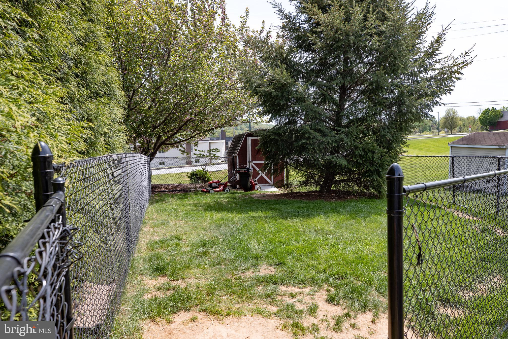 211 Maple Street Manchester, PA 17345 - Photo 4 of 36 Gallery Image 4