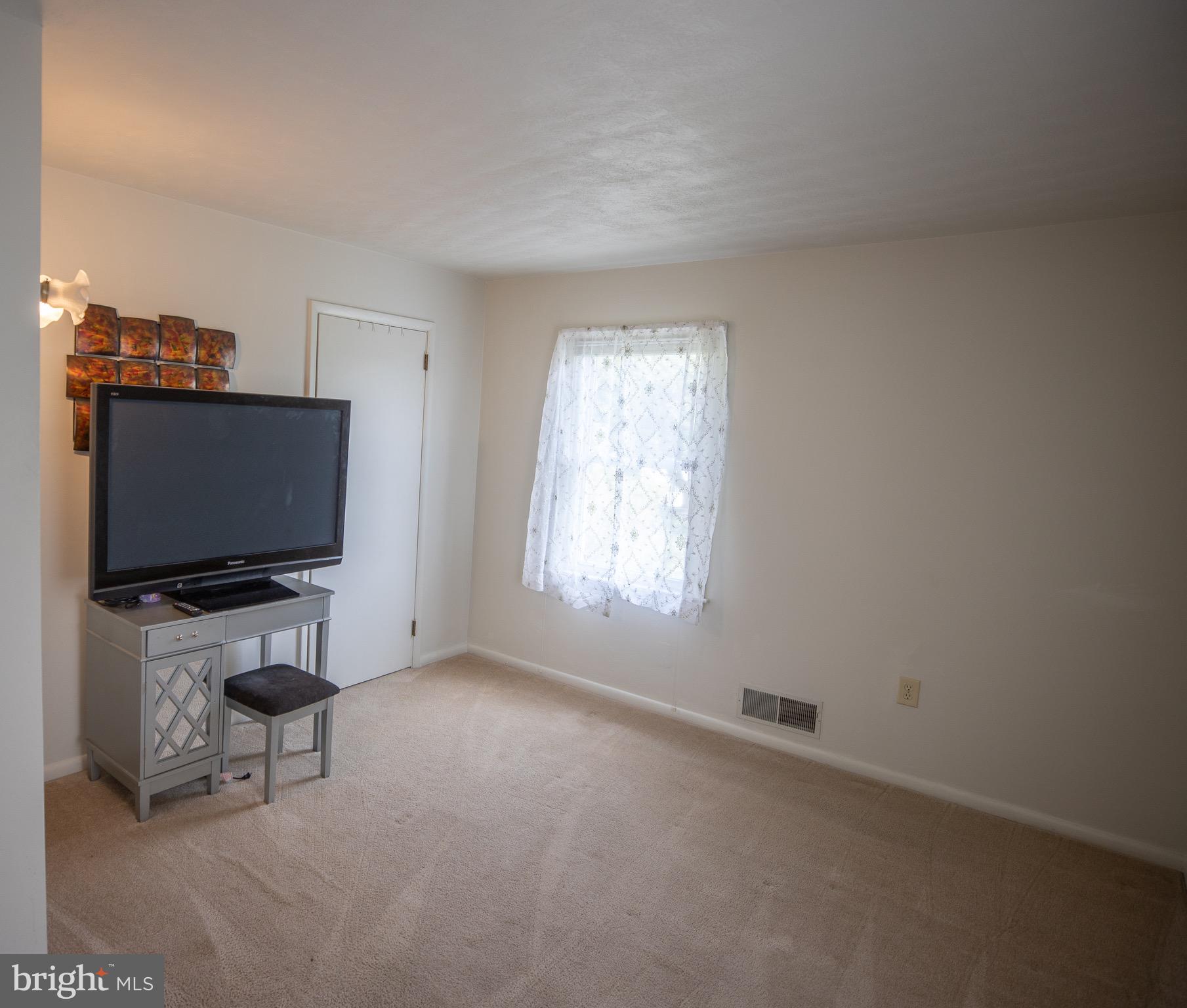 211 Maple Street Manchester, PA 17345 - Photo 10 of 36 Gallery Image 10