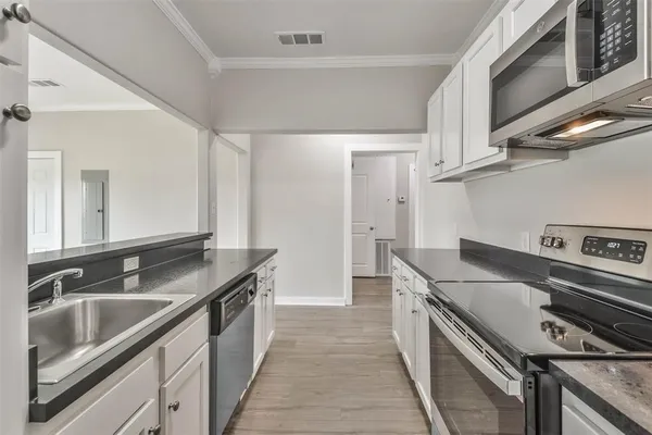 $1,500 | 329 East Washington Avenue, Unit 201, Navasota, TX 77868