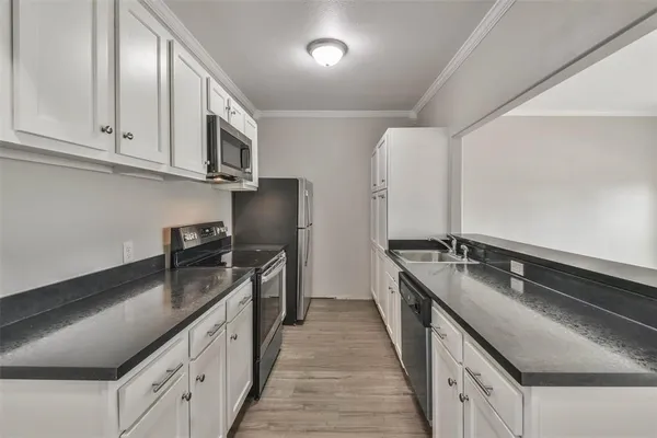 $1,500 | 329 East Washington Avenue, Unit 201, Navasota, TX 77868