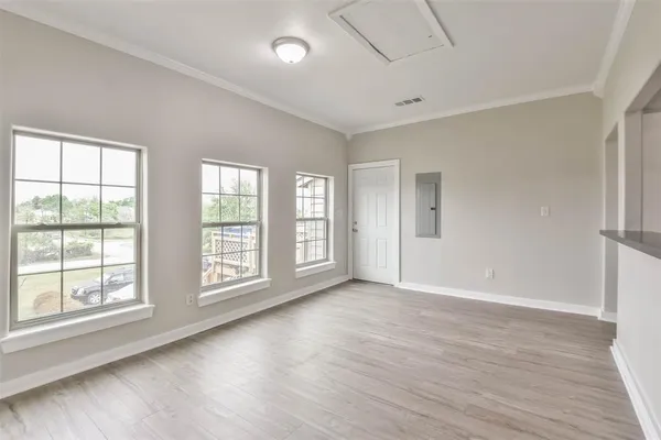 $1,500 | 329 East Washington Avenue, Unit 201, Navasota, TX 77868