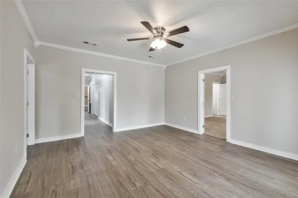 $1,500 | 329 East Washington Avenue, Unit 201, Navasota, TX 77868