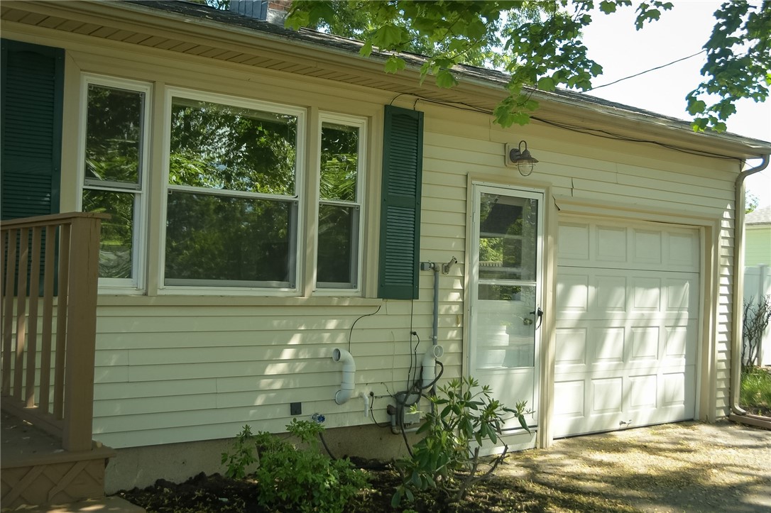 23 Perkins Street Warwick, RI 02886 - Photo 7 of 32
