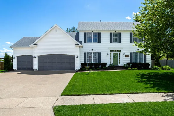 $549,900 | 2611 Heather Glen Circle, Bettendorf, IA 52722