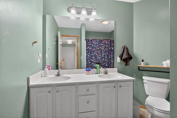 $549,900 | 2611 Heather Glen Circle, Bettendorf, IA 52722