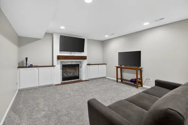 $549,900 | 2611 Heather Glen Circle, Bettendorf, IA 52722
