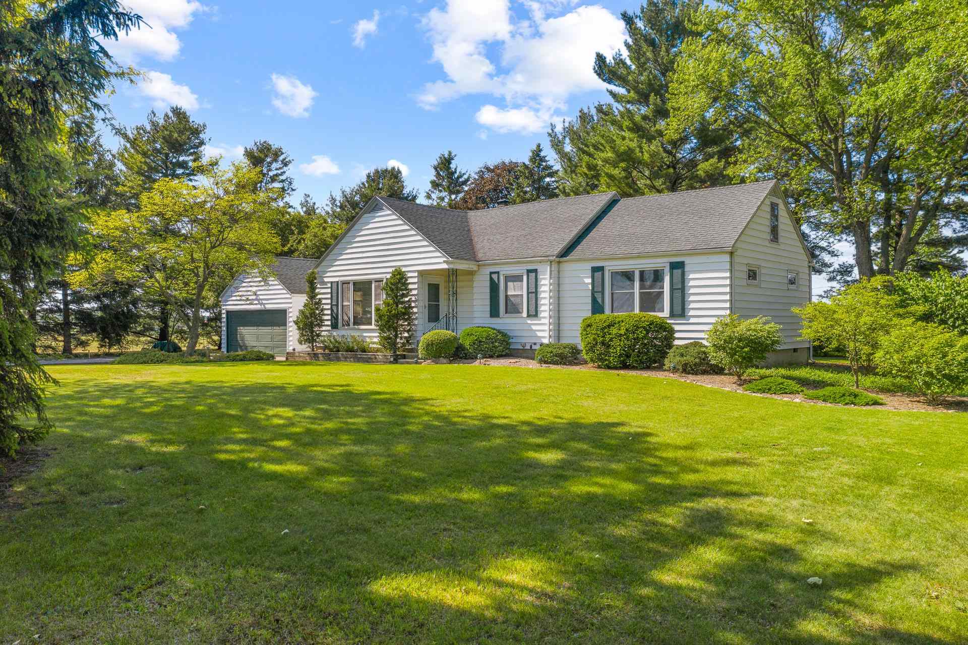 10406 West Cook Road Fort Wayne, IN 46818 - Photo 1 of 31