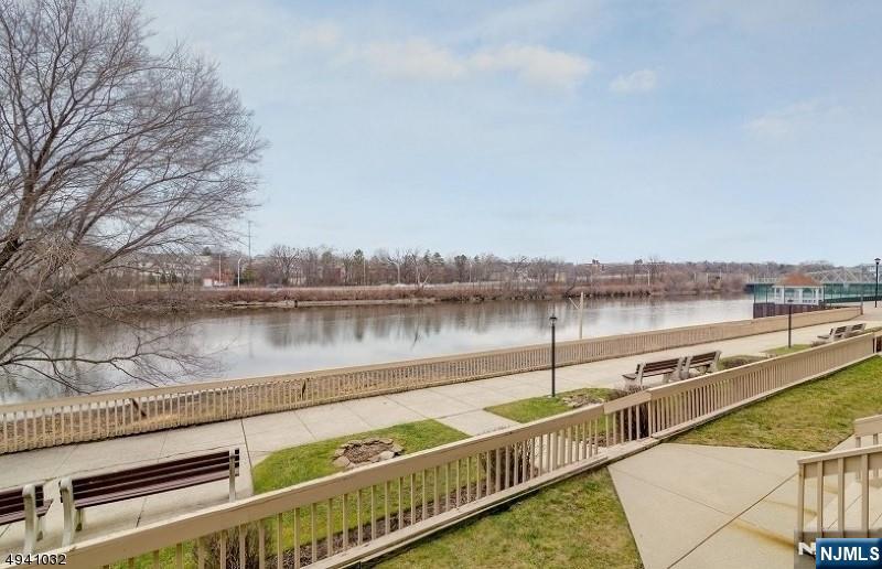 651 Riverside, Unit B13 Lyndhurst, NJ 07071 - Photo 4 of 13 Gallery Image 4