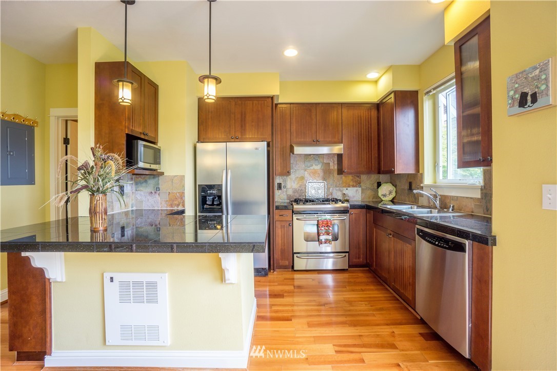 3016 Southwest Graham Street Seattle, WA 98126 - Photo 10 of 25 Gallery Image 10