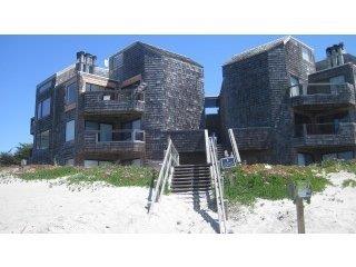101 Shell Road, Unit 84 Watsonville, CA 95076 - Photo 12 of 40 a front view of a house with a yard