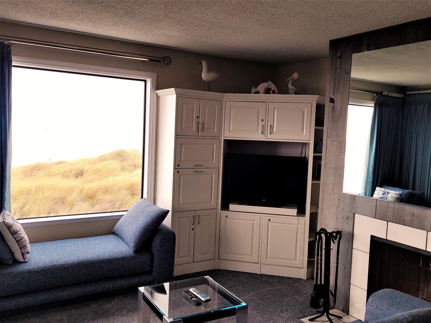 101 Shell Road, Unit 84 Watsonville, CA 95076 - Photo 24 of 40 a living room with furniture a flat screen tv and a fireplace
