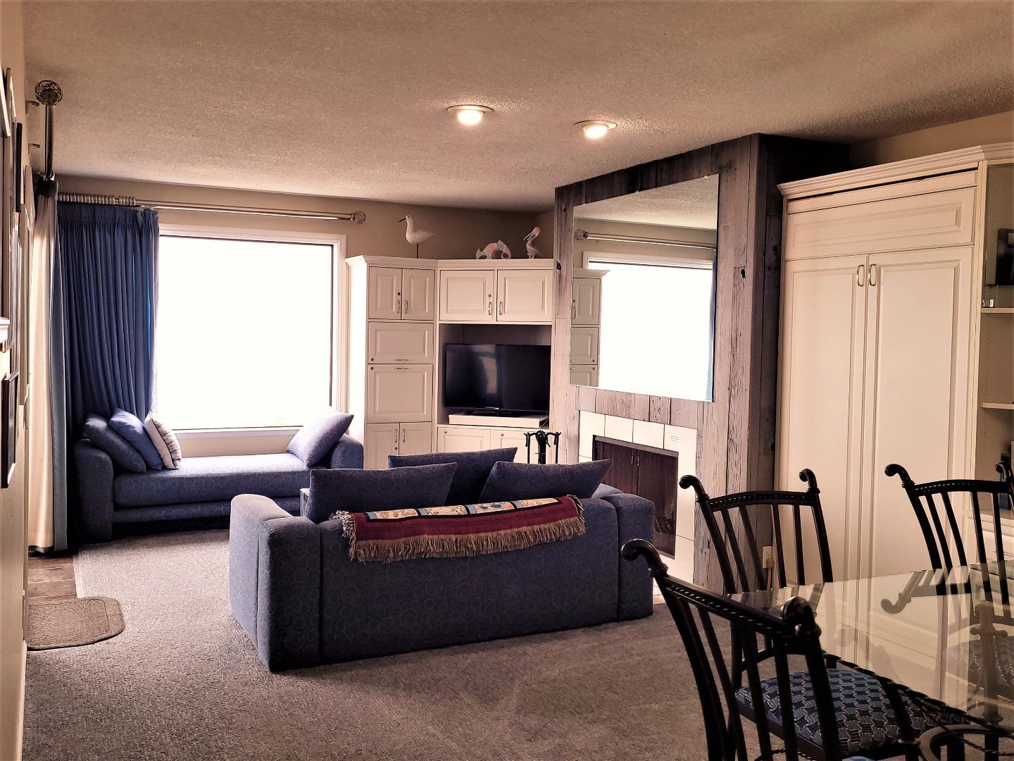 101 Shell Road, Unit 84 Watsonville, CA 95076 - Photo 27 of 40 a living room with furniture and a flat screen tv