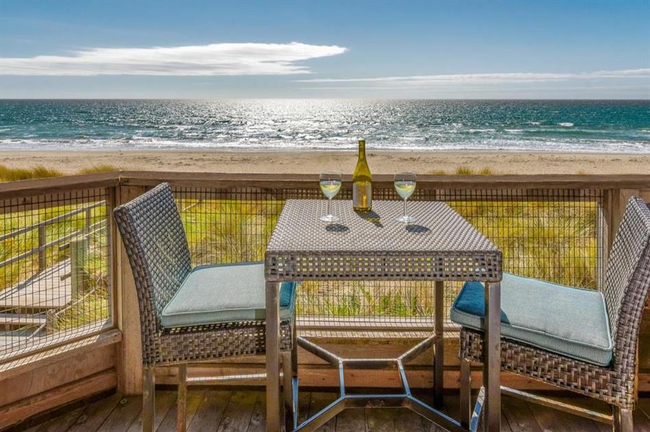 101 Shell Road, Unit 84 Watsonville, CA 95076 - Photo 32 of 40 a view of a chairs and table in the balcony